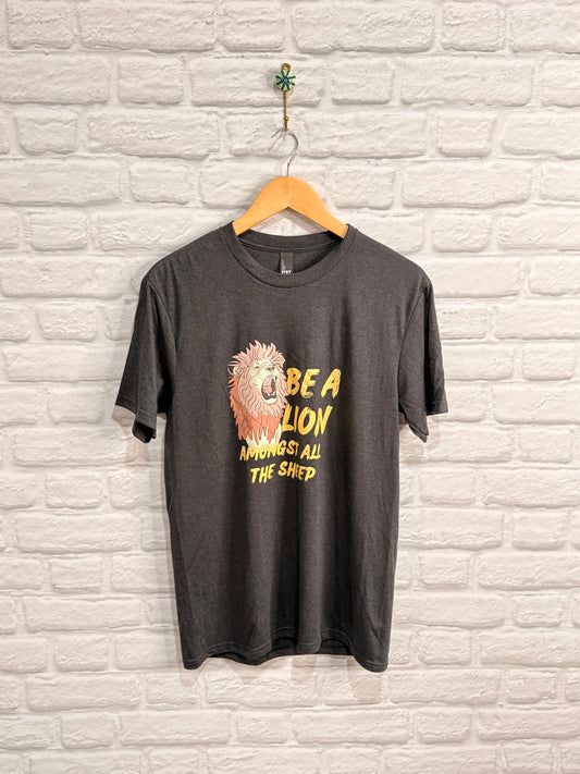DoGoodly Upcycled T-Shirt "Be A Lion" Print