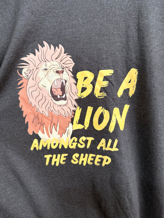 DoGoodly Upcycled T-Shirt "Be A Lion" Print